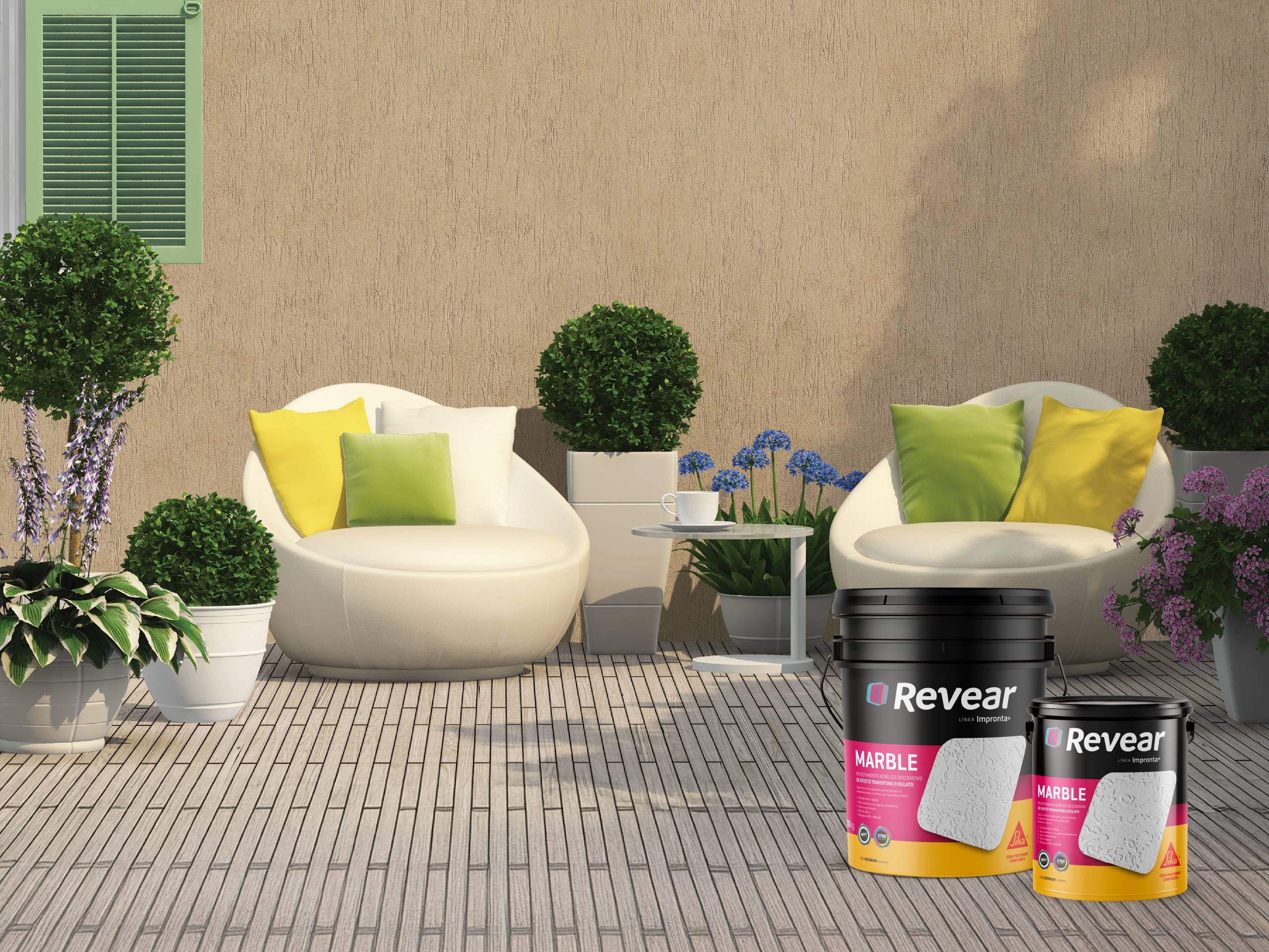 Patio moderno con sillones blancos, almohadones de colores y pared revestida con textura Revear Marble color arena.